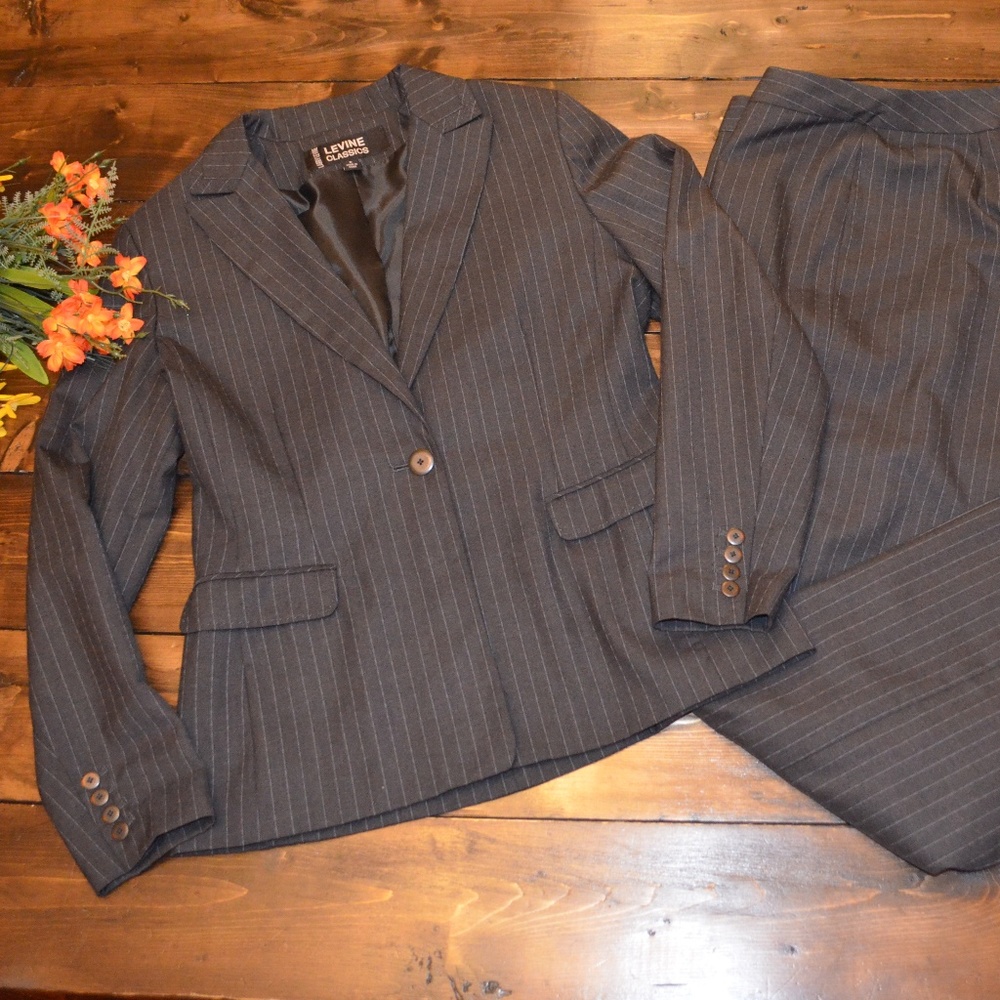 Larry Levine Gray Pin Striped Career Suit Size 6